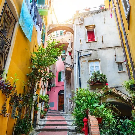 Lucia Riviera Dei Fiori Pool - Happy Вилла