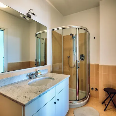 Lucia Riviera Dei Fiori Pool - Happy Вилла