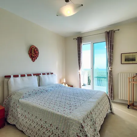 Lucia Riviera Dei Fiori Pool - Happy