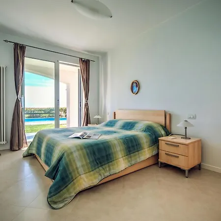 Lucia Riviera Dei Fiori Pool - Happy * Sanremo