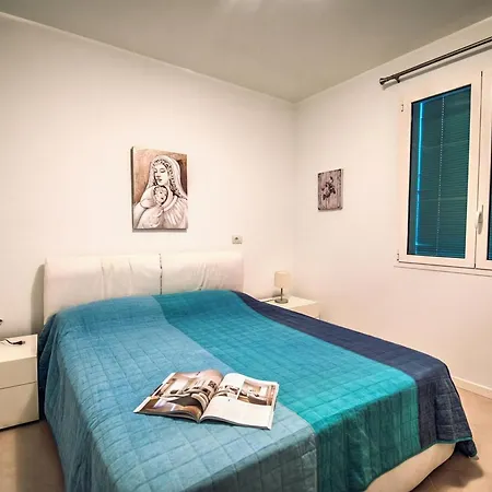 Lucia Riviera Dei Fiori Pool - Happy * Sanremo