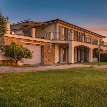 Lucia Riviera Dei Fiori Pool - Happy *