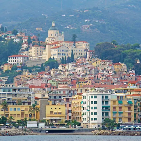 Lucia Riviera Dei Fiori, Sea-view&pool *