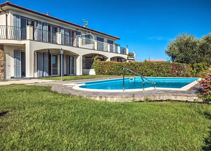 Lucia Riviera Dei Fiori Pool - Happy Sanremo