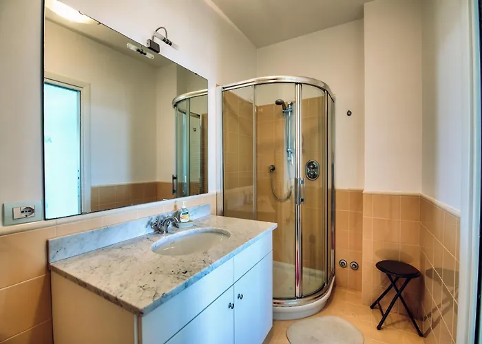 Lucia Riviera Dei Fiori Pool - Happy Vila