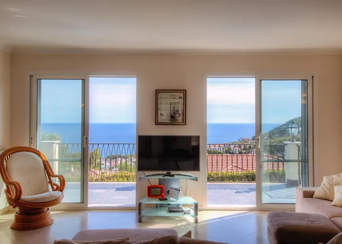 Lucia Riviera Dei Fiori Pool - Happy *