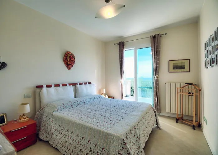 Lucia Riviera Dei Fiori Pool - Happy