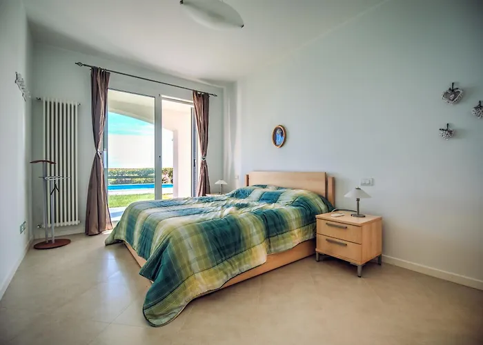 Vila Lucia Riviera Dei Fiori Pool - Happy Sanremo