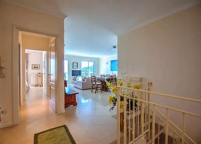 Lucia Riviera Dei Fiori Pool - Happy Sanremo