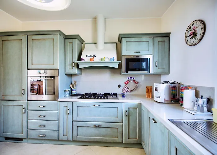 Lucia Riviera Dei Fiori Pool - Happy Sanremo