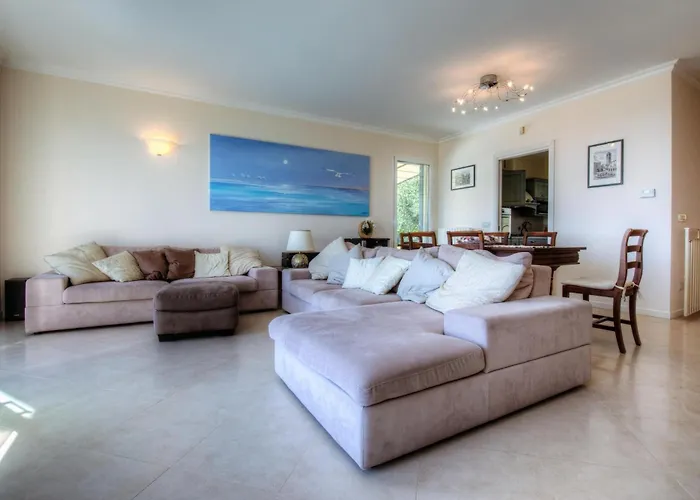 Lucia Riviera Dei Fiori Pool - Happy Vila