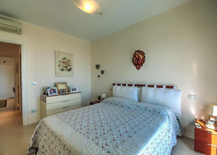 Lucia Riviera Dei Fiori Pool - Happy Vila Sanremo