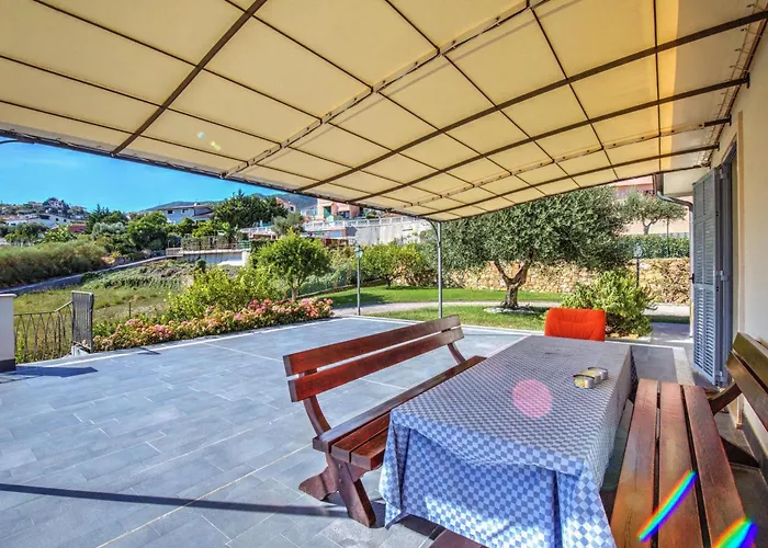 Lucia Riviera Dei Fiori Pool - Happy Villa