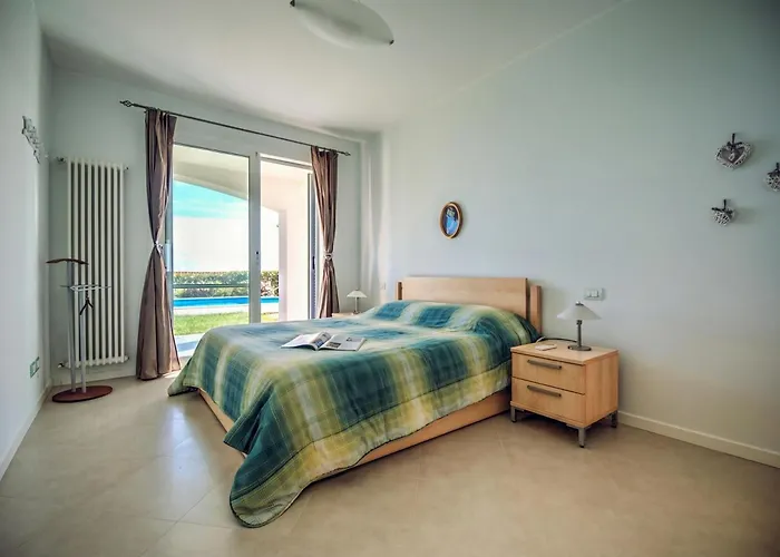 Lucia Riviera Dei Fiori Pool - Happy * Sanremo