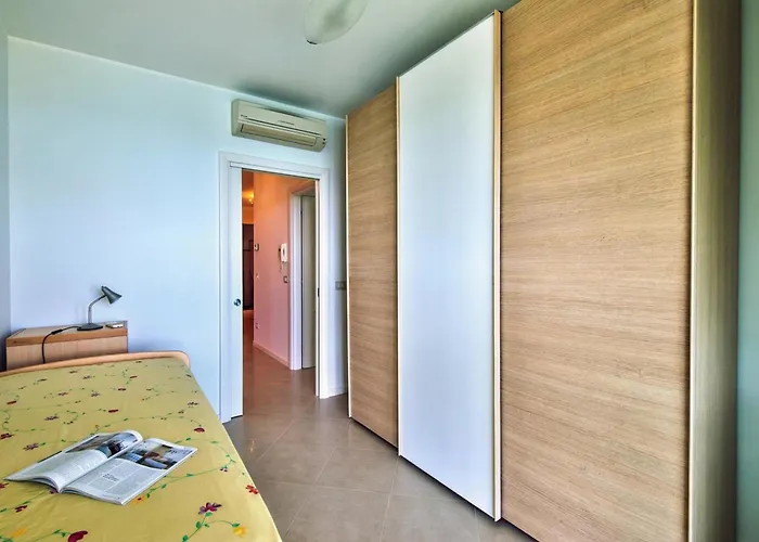 Lucia Riviera Dei Fiori Pool - Happy Sanremo