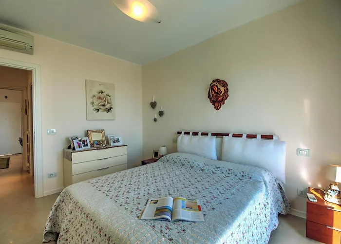 Lucia Riviera Dei Fiori Pool - Happy Sanremo