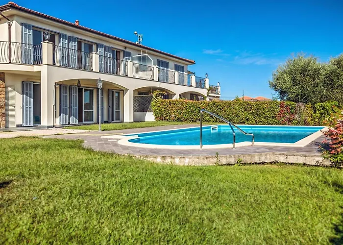 Lucia Riviera Dei Fiori Pool - Happy Sanremo